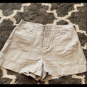 American Eagle style & comfort khaki shorts
